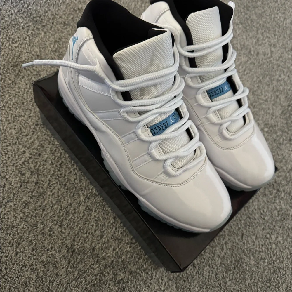 Men’s Jordan 11 Legend Blue High - Picture 2 of 9